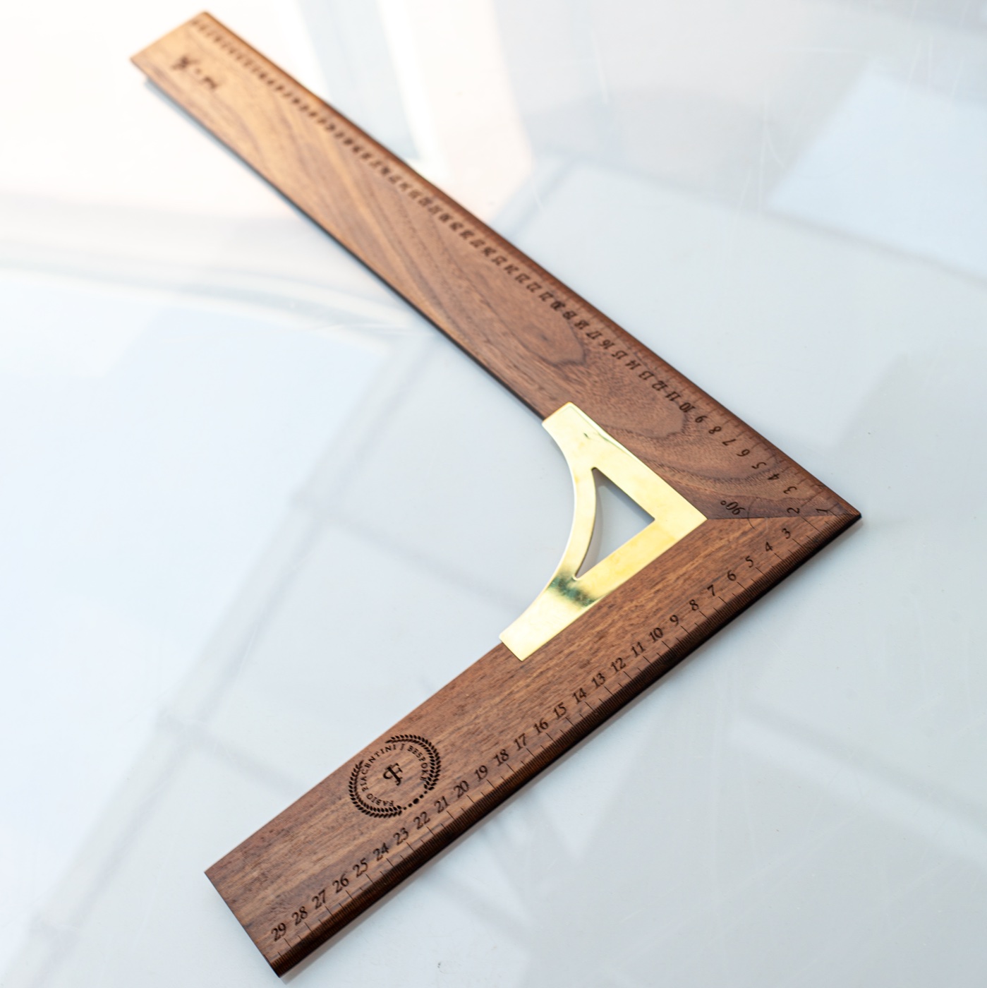 Square L detail